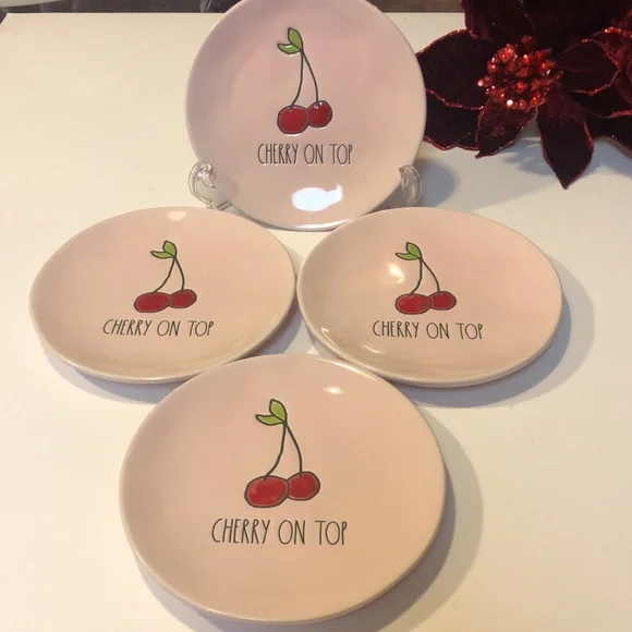 New Rae Dunn Pie Plate & 4 Dessert Plates - Picture 4 of 8